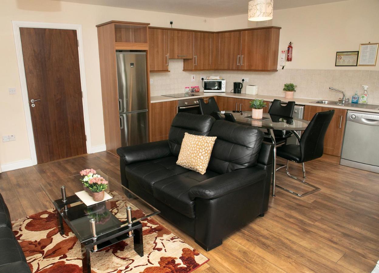 Arch House Apartments Άθλον Εξωτερικό φωτογραφία