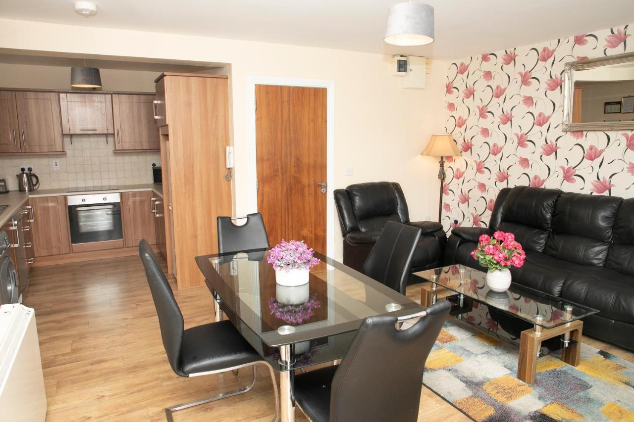 Arch House Apartments Άθλον Εξωτερικό φωτογραφία