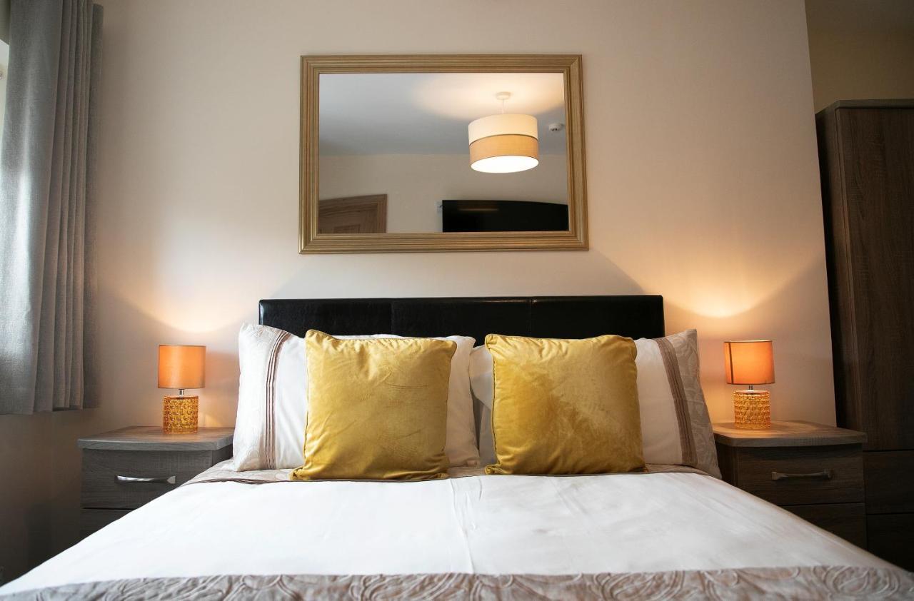 Arch House Apartments Άθλον Εξωτερικό φωτογραφία