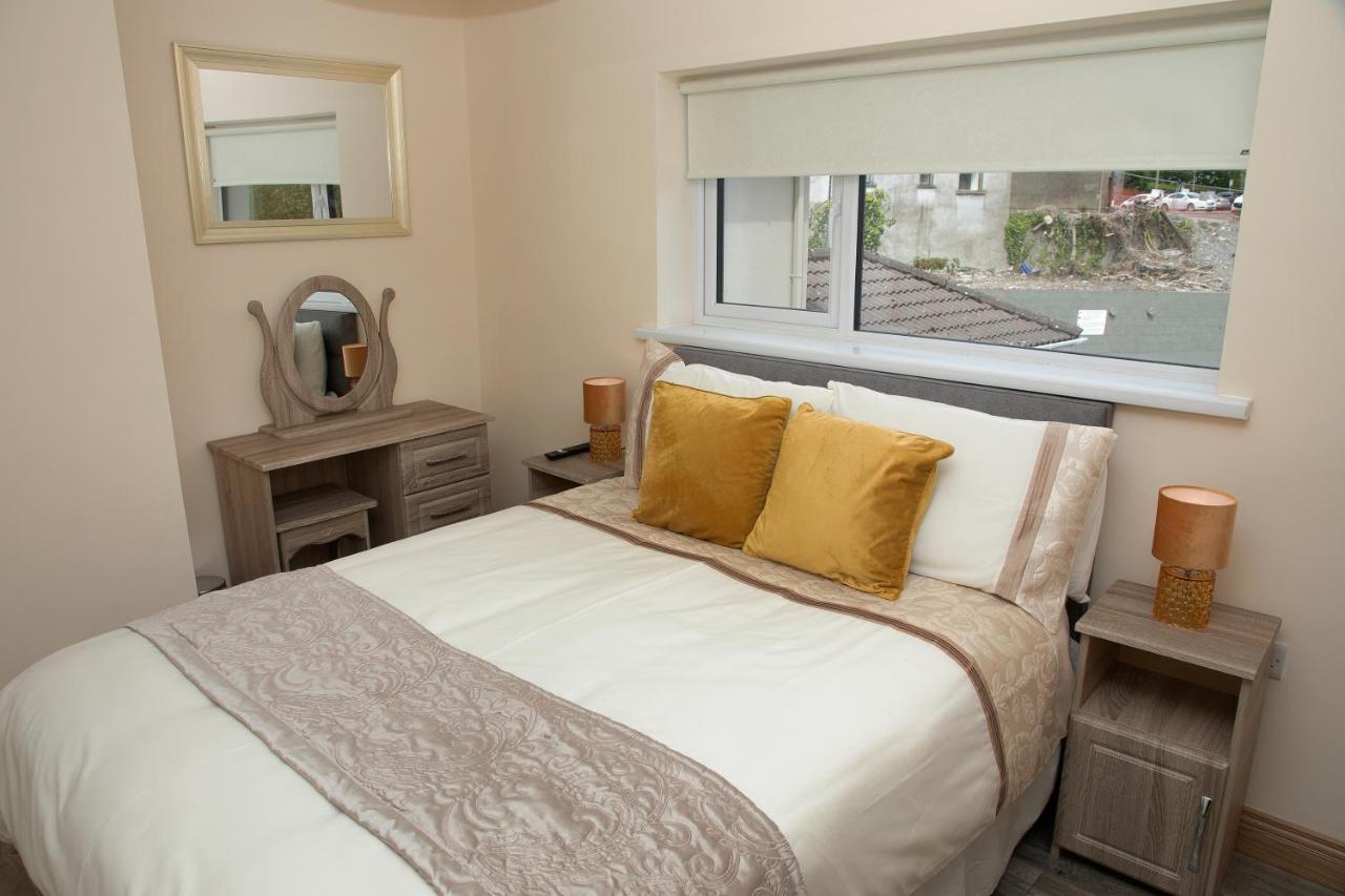 Arch House Apartments Άθλον Εξωτερικό φωτογραφία