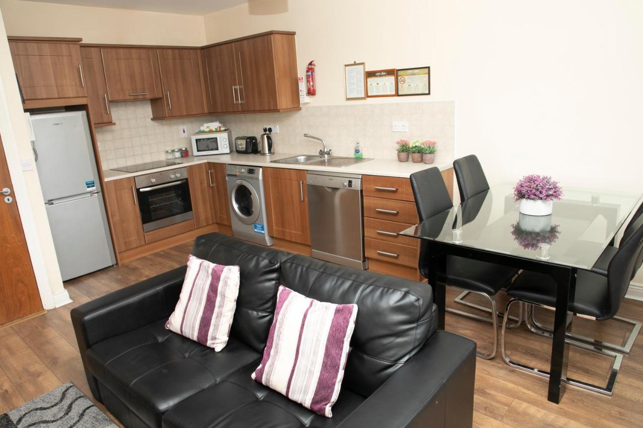 Arch House Apartments Άθλον Εξωτερικό φωτογραφία