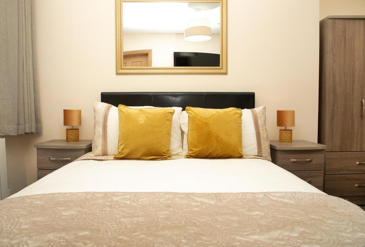 Arch House Apartments Άθλον Εξωτερικό φωτογραφία