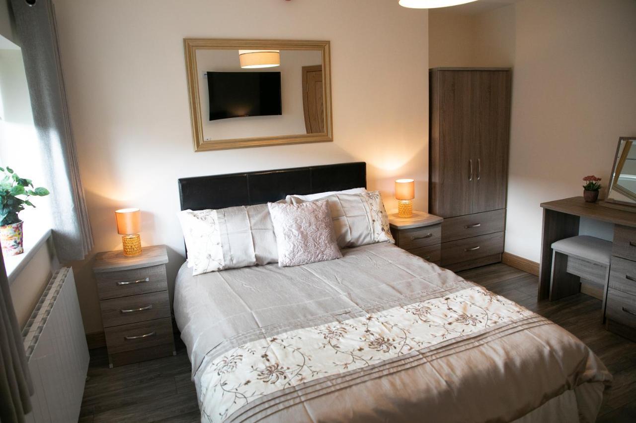 Arch House Apartments Άθλον Εξωτερικό φωτογραφία