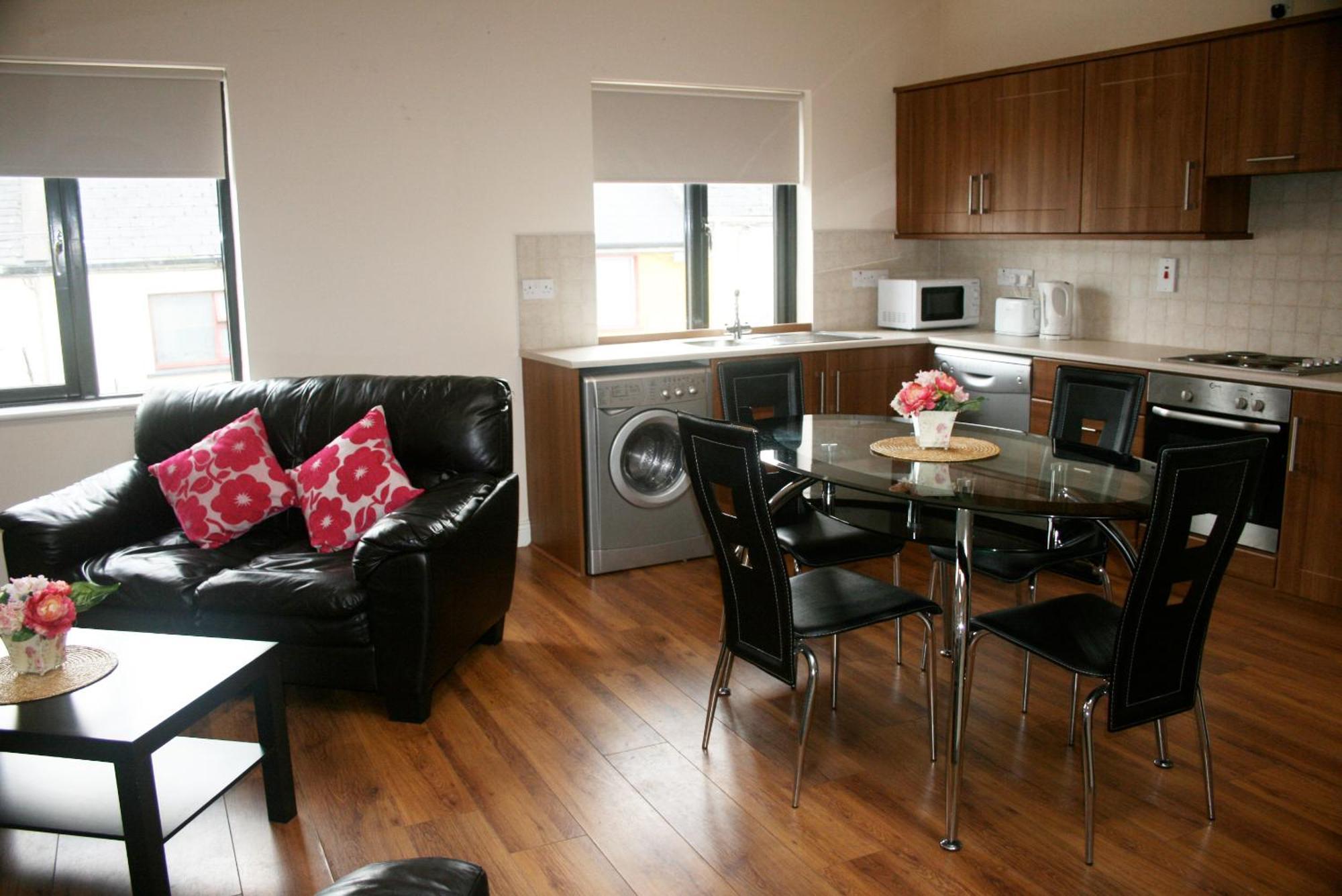 Arch House Apartments Άθλον Εξωτερικό φωτογραφία