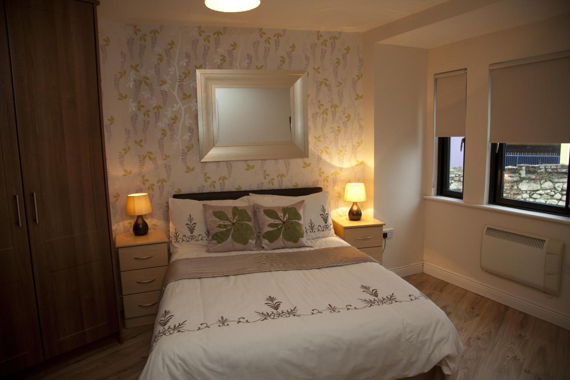 Arch House Apartments Άθλον Εξωτερικό φωτογραφία