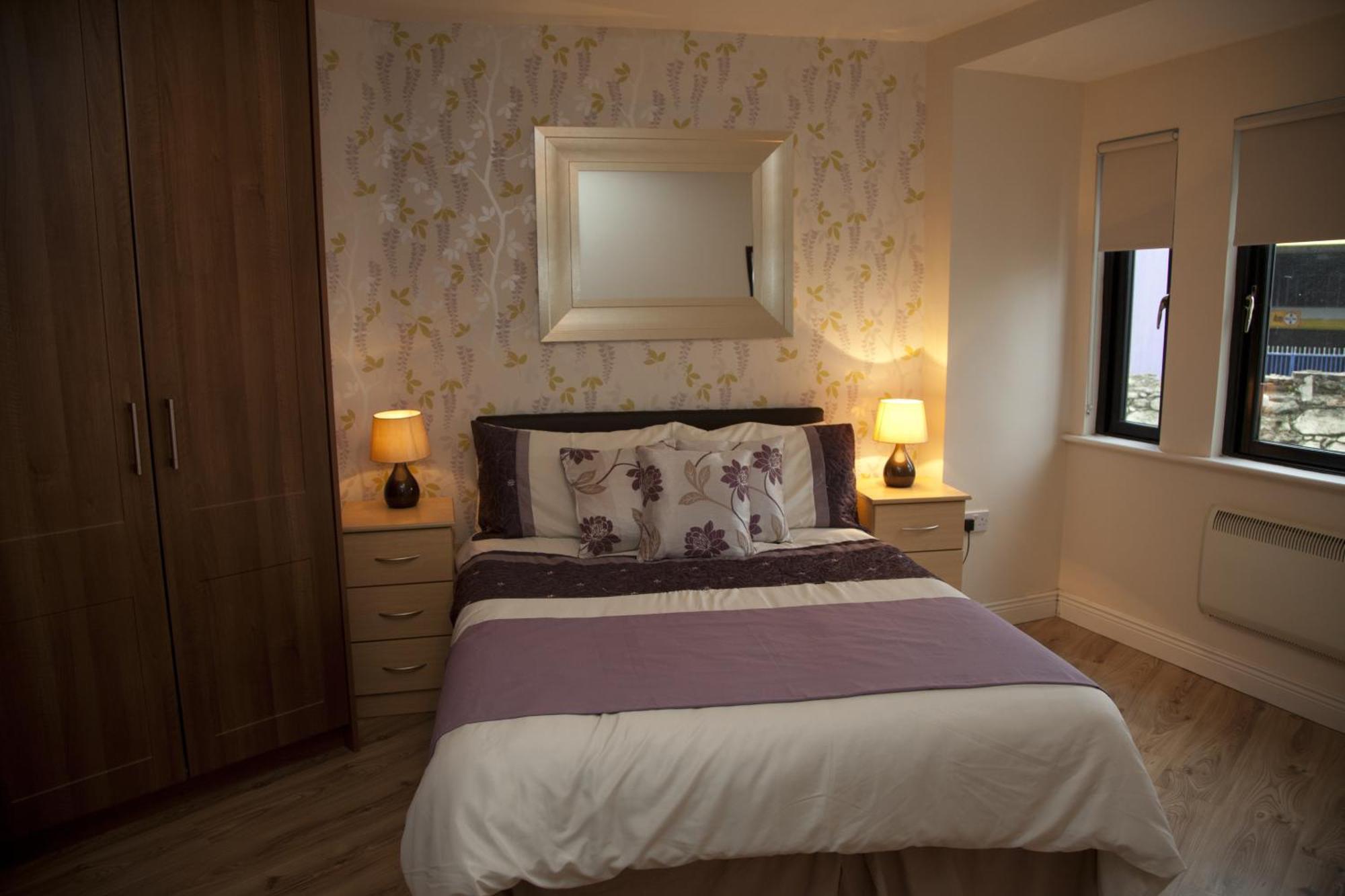 Arch House Apartments Άθλον Εξωτερικό φωτογραφία