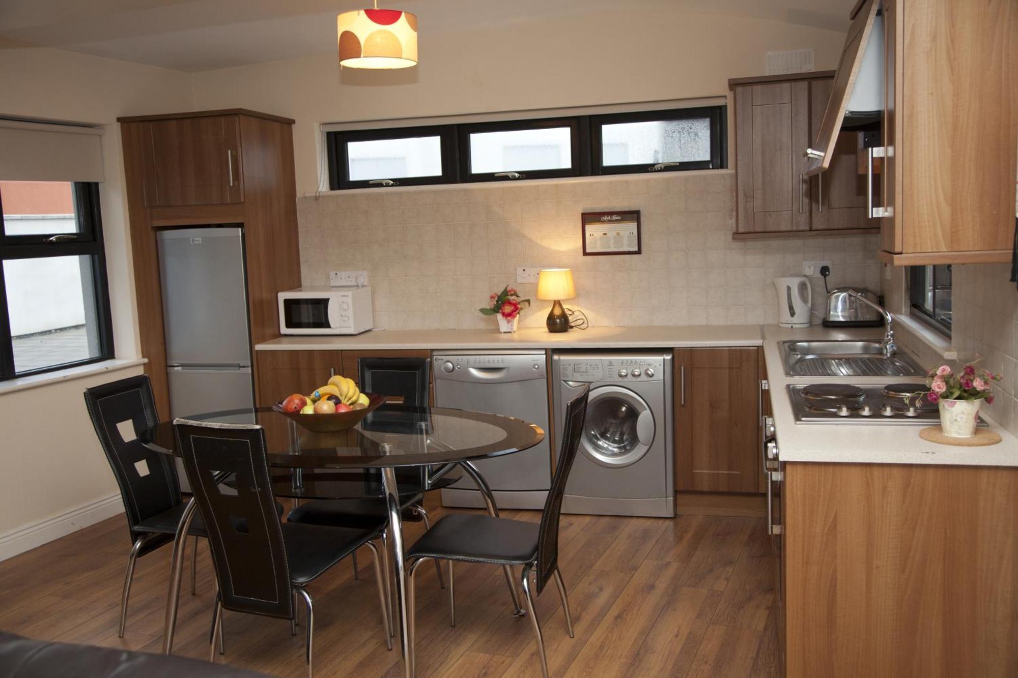 Arch House Apartments Άθλον Εξωτερικό φωτογραφία